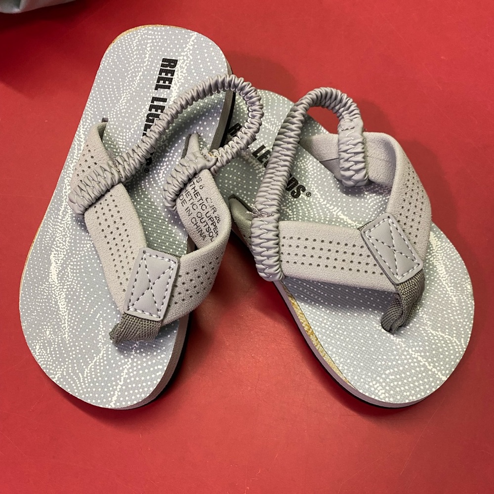 NWOT grey unisex Reel Legends flip flops size 8 toddler